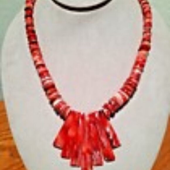 Red Spiny Oyster Fan Necklace - Picture 2 of 3